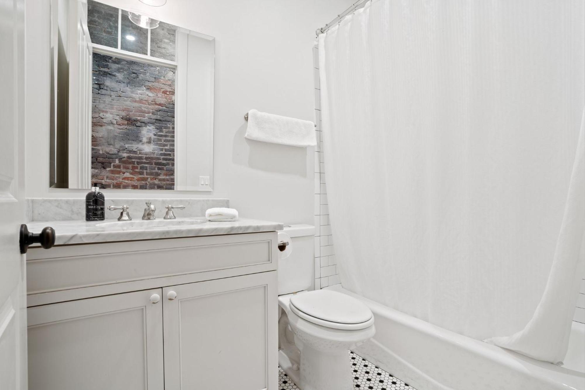 Hotel 4Br Gem On Gravier Close To Dining & Souvenirs New Orleans Esterno foto